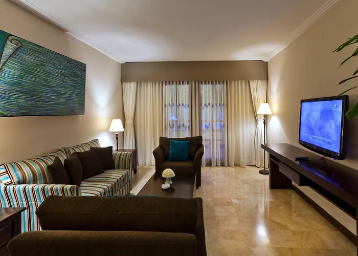 White Rose Kuta Resort, & فندق 4*