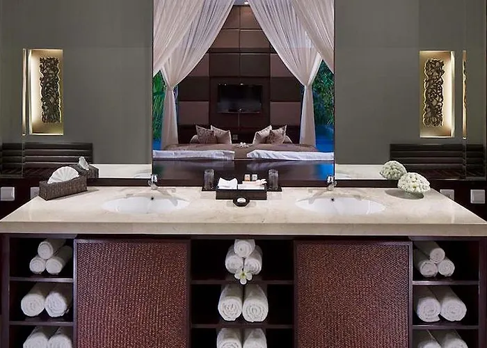 White Rose Kuta Resort, & فندق 4*